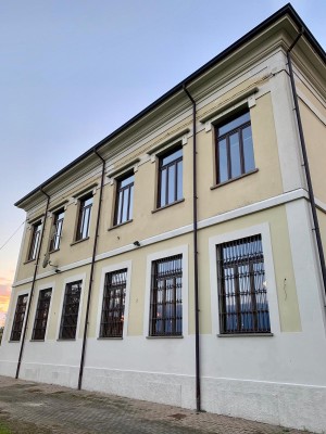 Nuova realizzazione, serramenti Pub Santa Marta