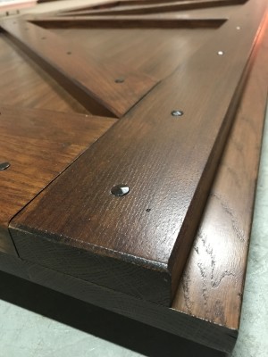 Dettaglio portone in legno rovere